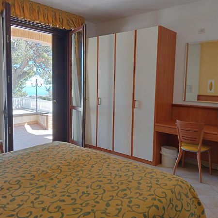 Hotel Bel Sit Senigallia Exteriör bild