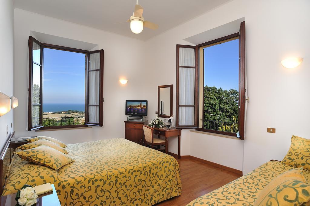 Hotel Bel Sit Senigallia Rum bild
