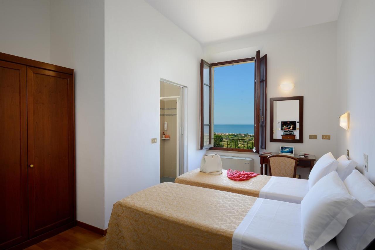 Hotel Bel Sit Senigallia Exteriör bild